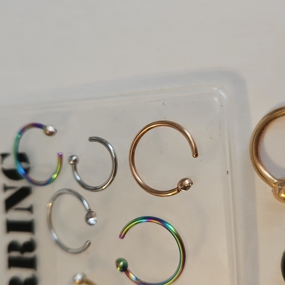 18 Body Jewelry Rings in Scerring Bag - Picture 4 of 5